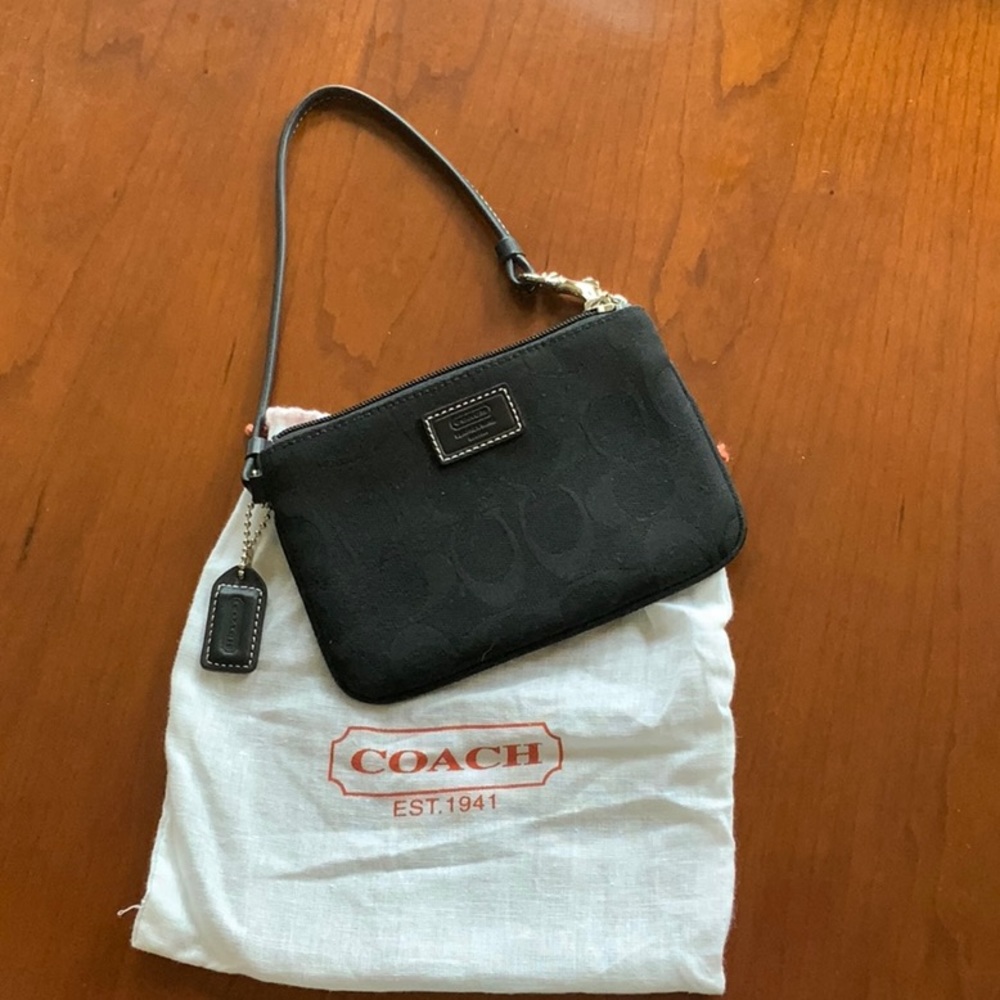 NEW COACH SIGNATURE SMALL SKINNY WRISTLET